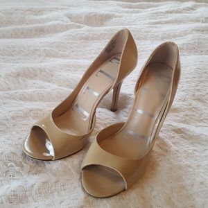 Elle nude heels. Great condition. Size 9.5